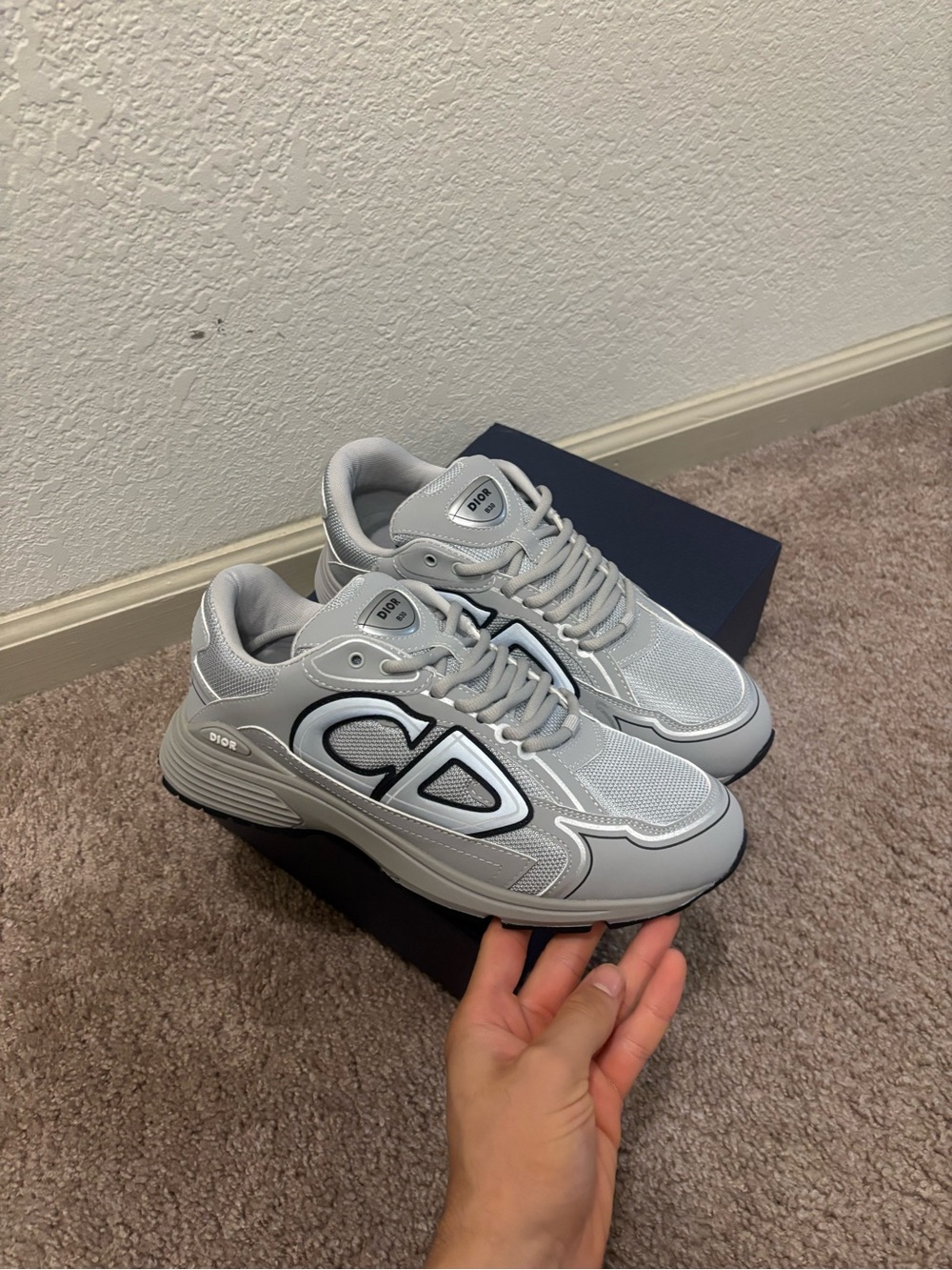 Dior Menโs Light Gray B30 - Picture 3 of 4